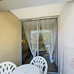 Avec Terrasse, Parking Gratuit Et Animaux Acceptés, Proche Des Thermes à - Fr-1-451-89 Appartement